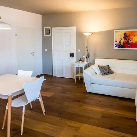Festina Lente Apartment *