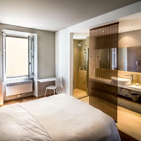 מלון Festina Lente *