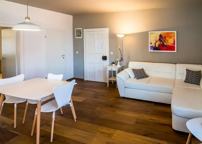 Festina Lente Hotel *